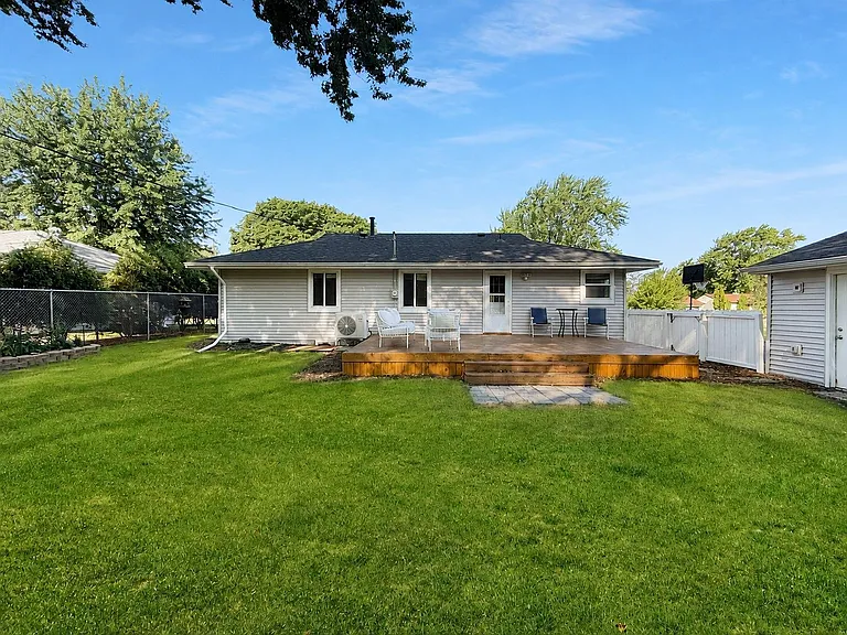 9213 Chicago Ave — Photo 16