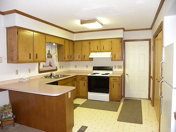 5th image of 3 Maplewood Dr