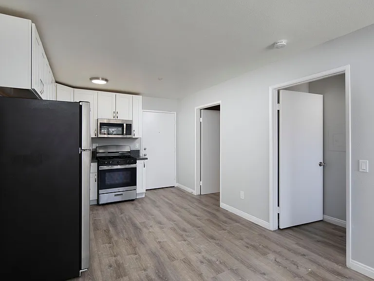 Oasis Apartments — Photo 6