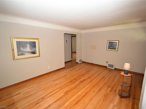5th image of 13129 Astor Ave