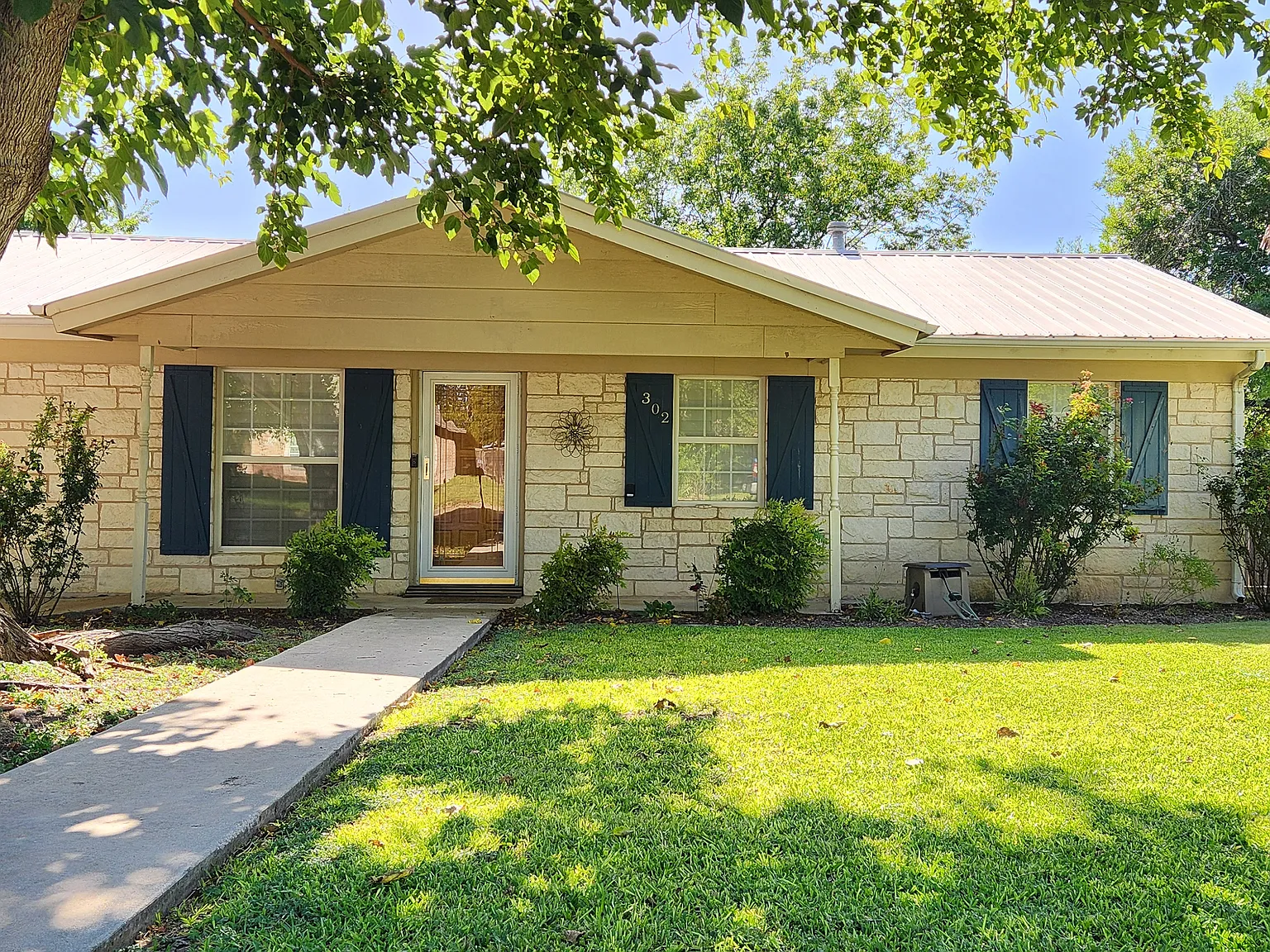 3 bed, 1180 sqft, $2,000 — Photo 4