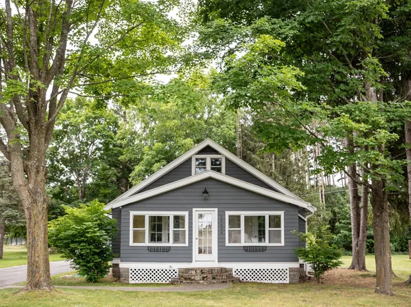 10626 E Cherry Bend Rd, Traverse City, MI 49684