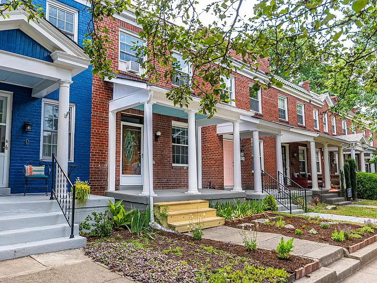 3028 W Leigh St — Photo 2