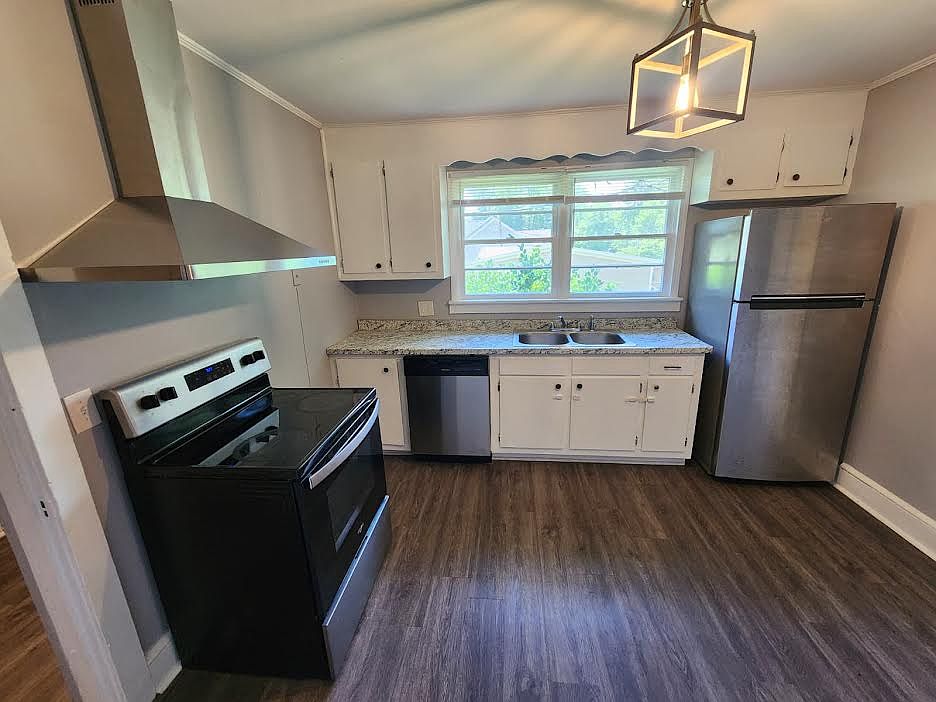 Eat in kitchen