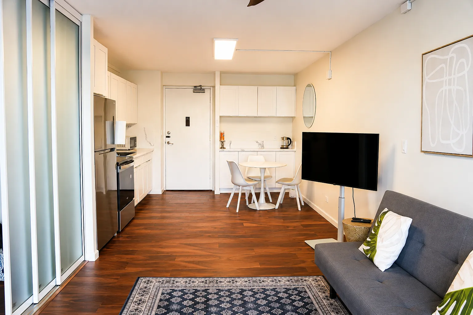 2 bed, 484 sqft, $2,300 — Photo 4