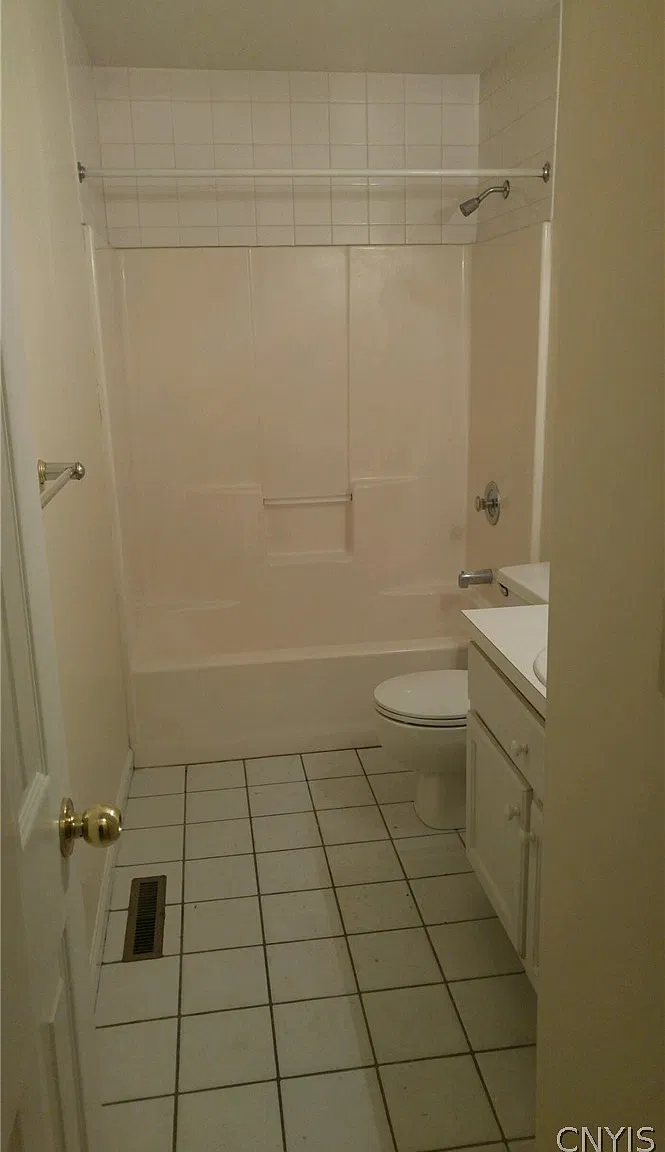 1 bed, 1.0 bath, 1835 sqft, $1,200 — Photo 4