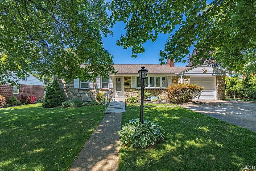1510 Eaton Ave photo 1