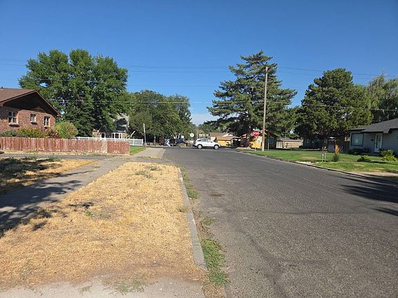 4th image of 1621 9th Ave E