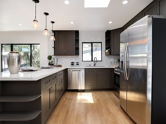 5th image of 4866 Wicopee St