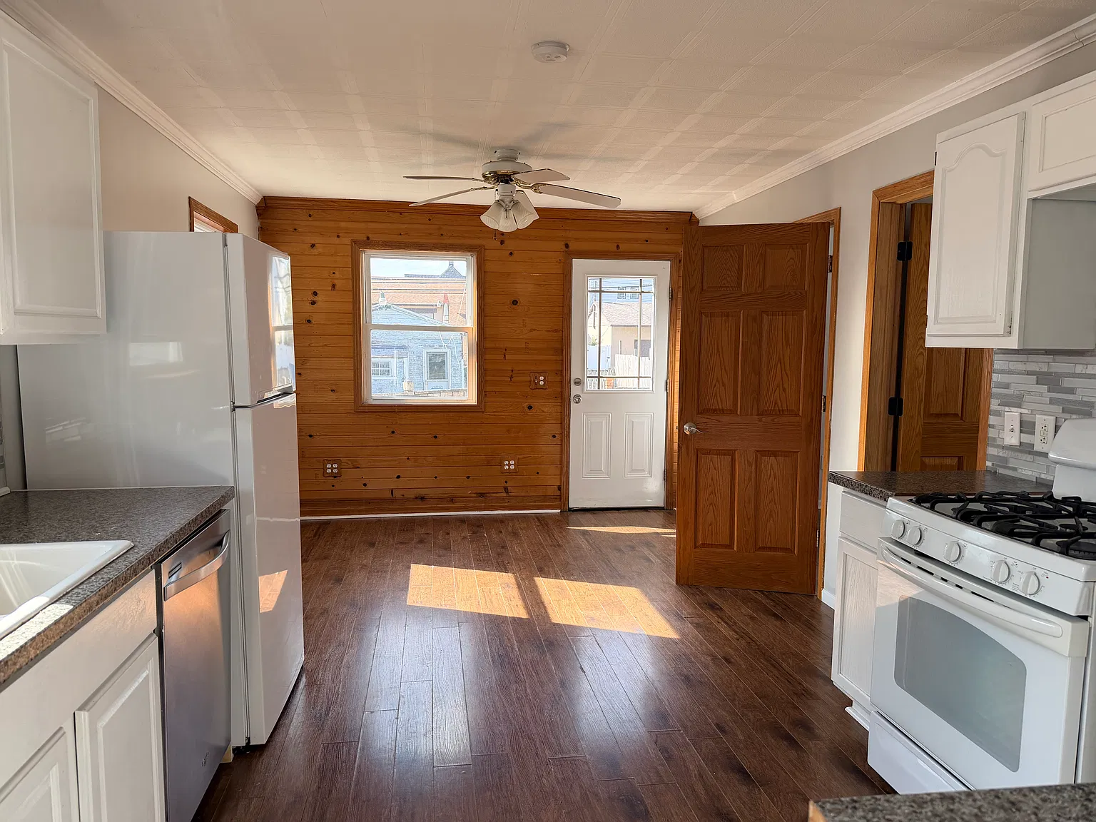 3 bed, 1497 sqft, $2,195 — Photo 3