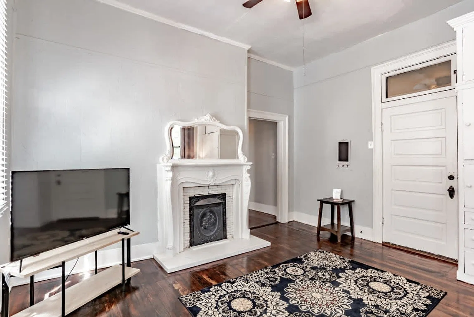 1 bed, 1.0 bath, 764 sqft, $2,016 — Photo 3