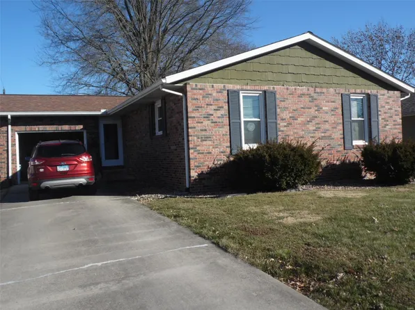 702 S Hibbard St, Staunton, IL 62088