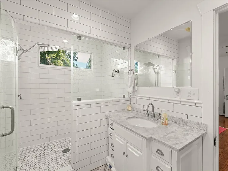 817 Gale St — Photo 26