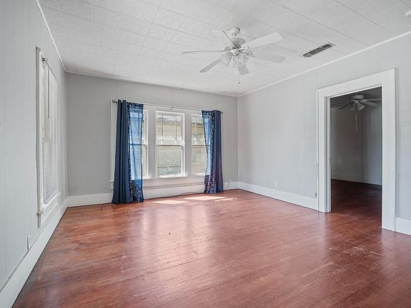 3rd image of 605 S 10th St