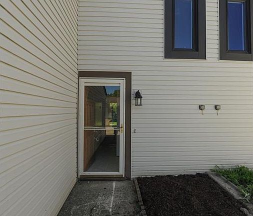2nd image of 6378 Forest Park Dr