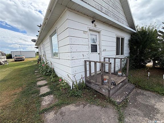 2nd image of 277 2nd AVENUE W