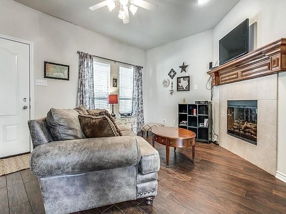 3rd image of 2157 Colby Ln