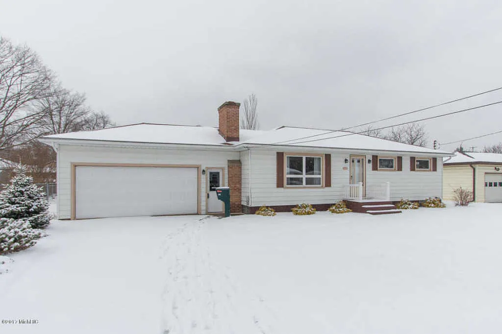 3331 Badger Ave SW photo 1