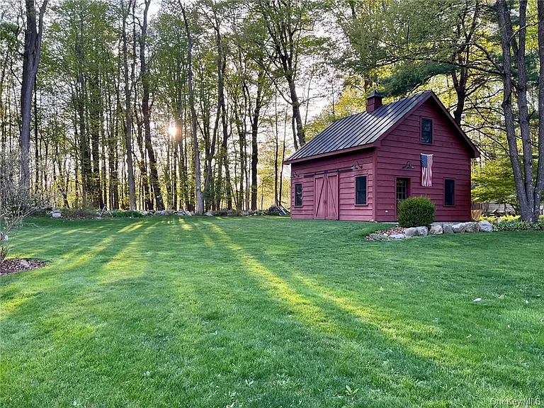 19 Mill Ln — Photo 3