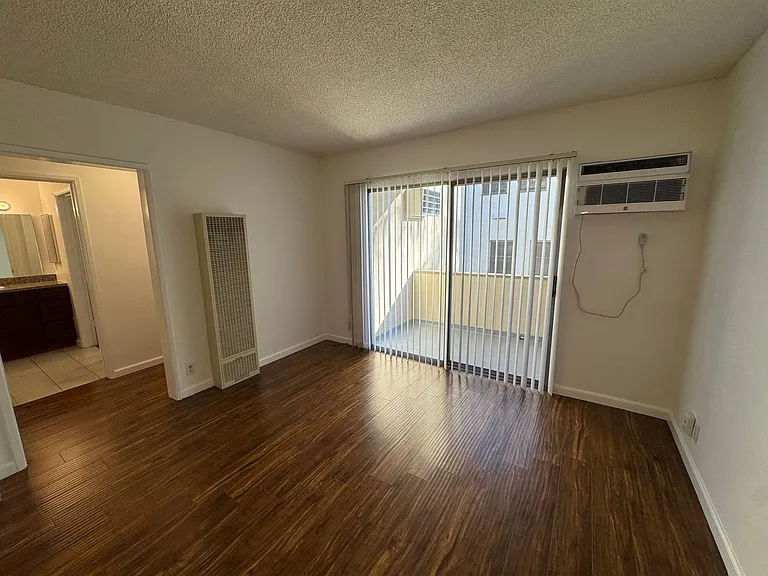 617 N Orange Dr — Photo 11