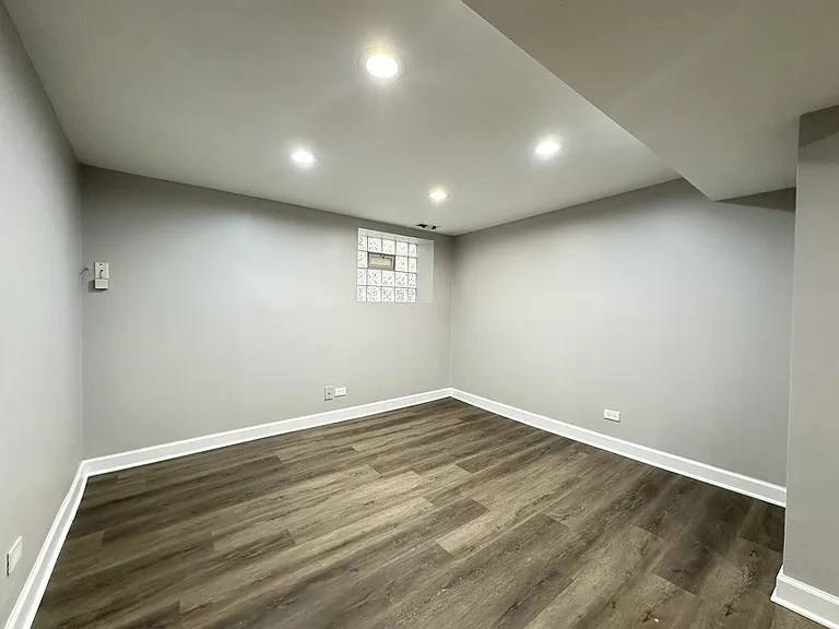 2617 W Rascher Ave #NDG — Photo 12