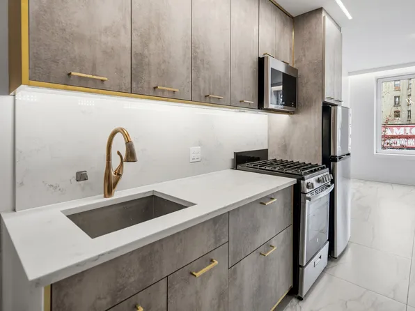 152 Boerum Street image 6 of 15