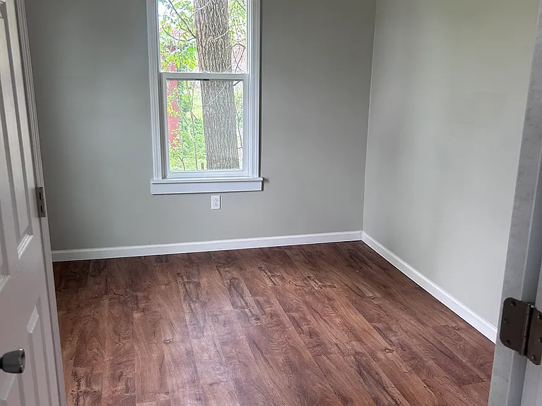 616 Grand St — Photo 5