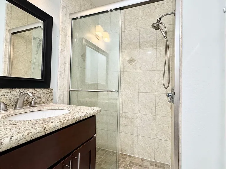 196 N Marguerita Ave — Photo 10