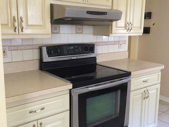 2nd image of 46525 Rosewood Dr