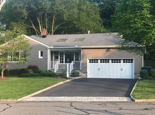16 Hunter Dr, Madison, NJ 07940