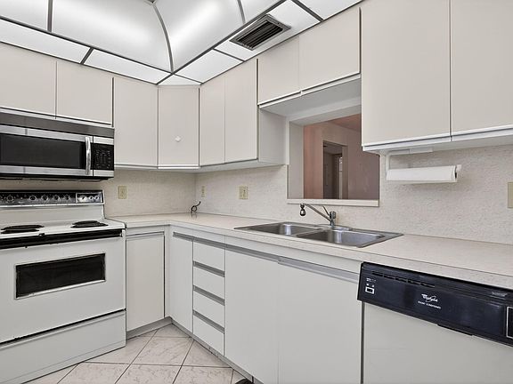 3rd image of 3405 Bimini Lane #C1