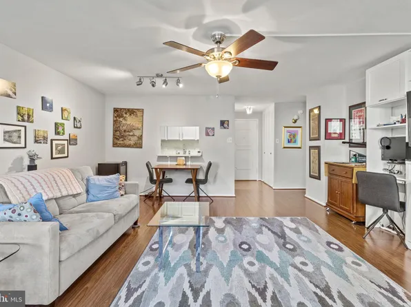 1901 John F Kennedy Blvd APT 1005, Philadelphia, PA 19103