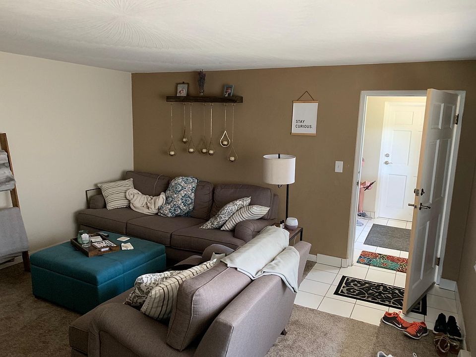 Entry/living room