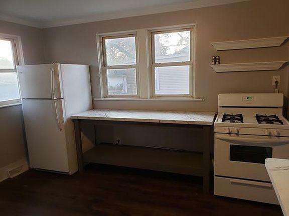 4th image of 217 W 11th St