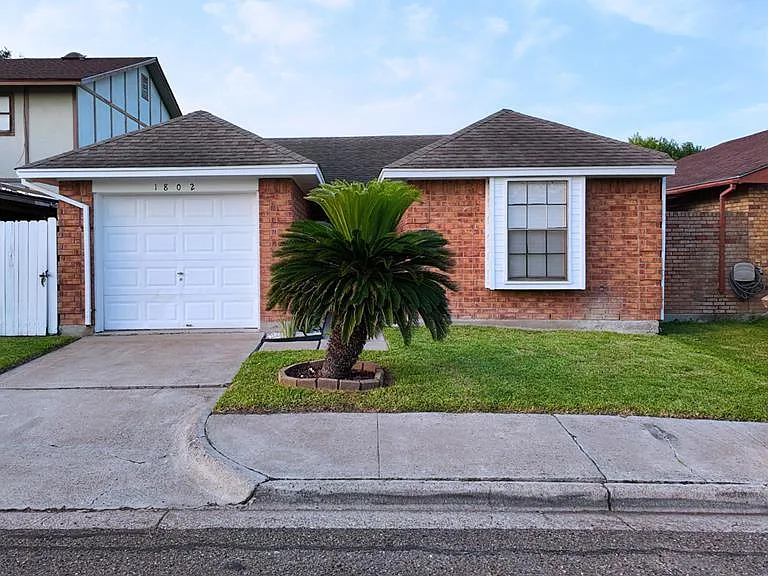 1802 Bobcat Ln — Photo 1