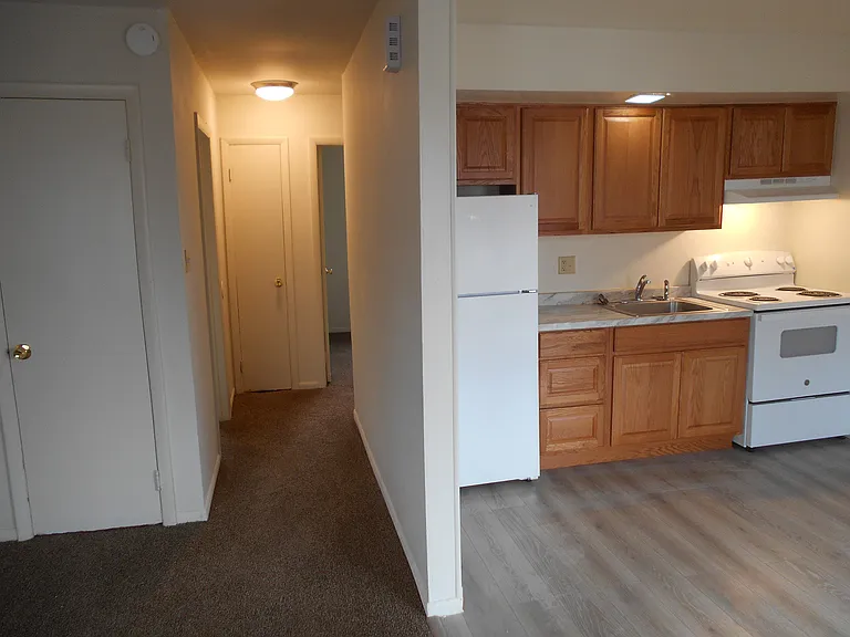 Charles Place Apartments — Photo 10