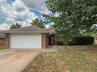 2155 E Cragmont St, Springfield, MO 65804