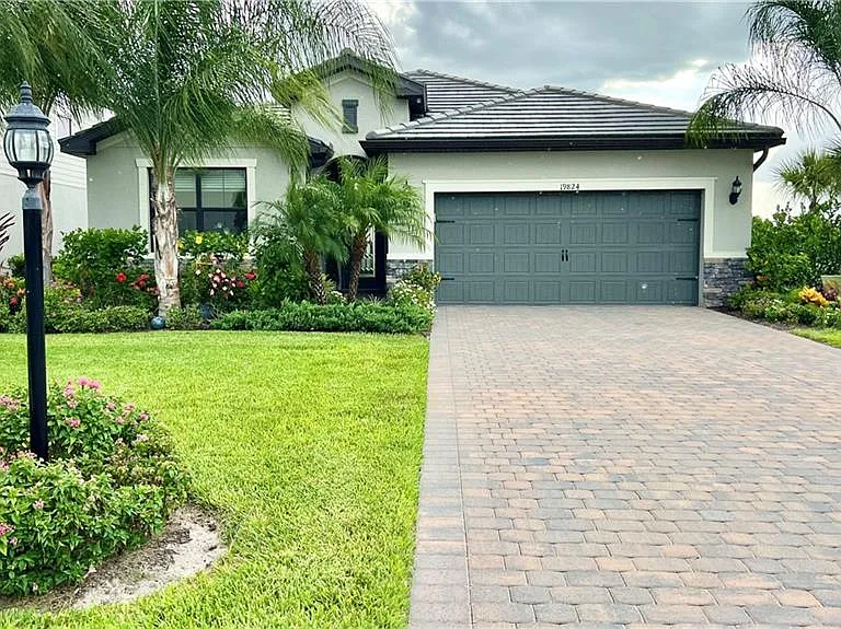 19824 Beechcrest Pl — Photo 1