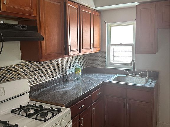 4th image of 433 Howe Avenue #A