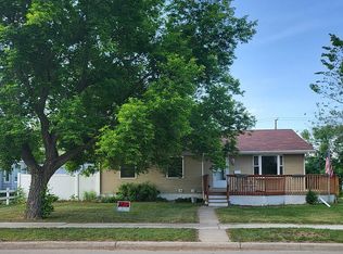 715 8th St NE, Devils Lake, ND 58301