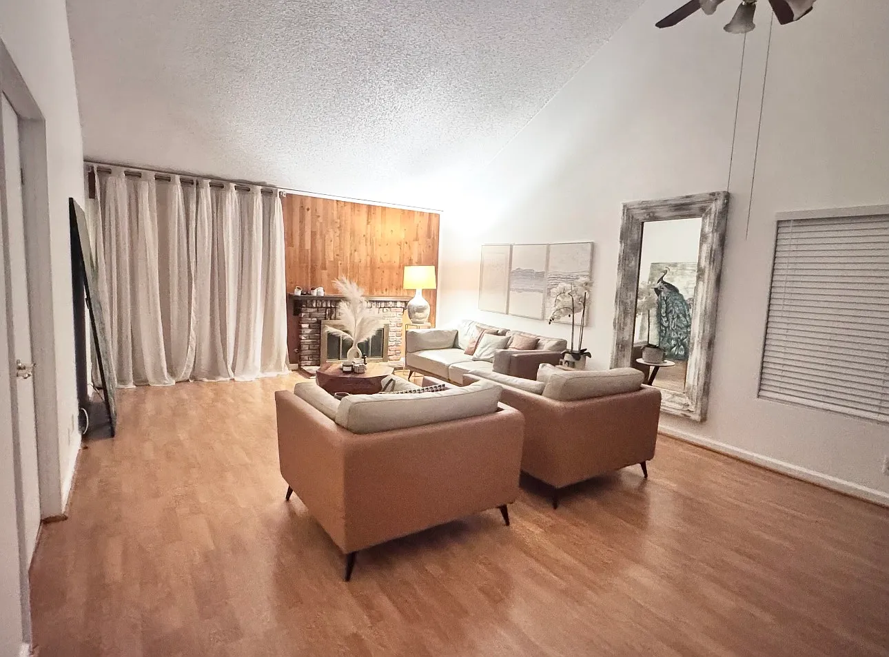 2 bed, 988 sqft, $2,600 — Photo 2