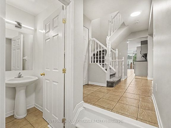 3rd image of 159 Colliston Cres