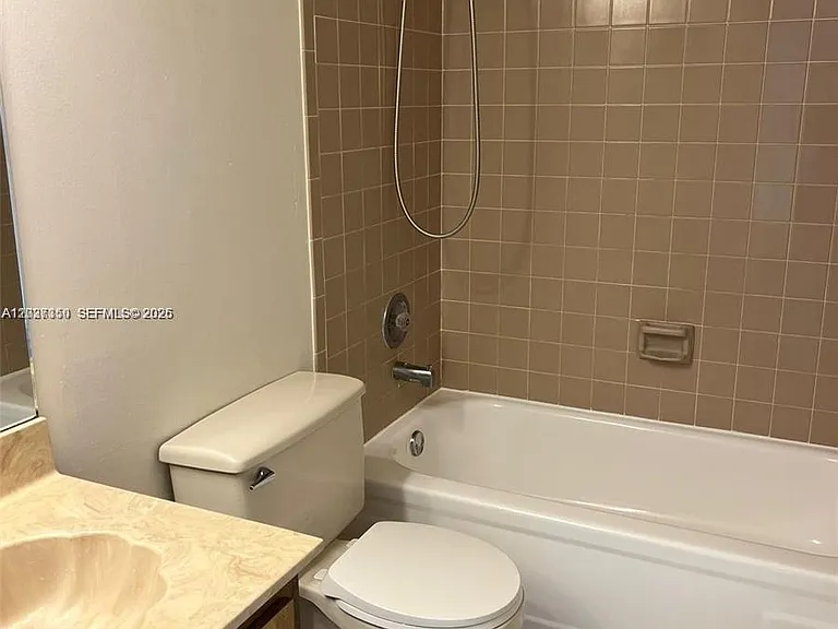 8600 N Sherman Cir #504 — Photo 7