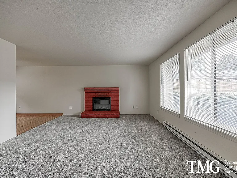 3903 E 18th St #13 — Photo 4