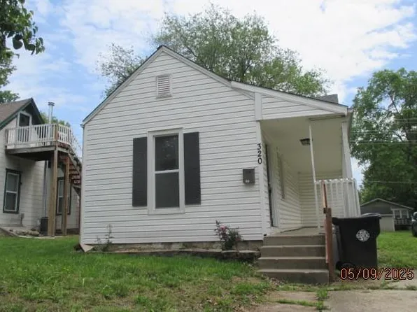 320 N Campbell St, Pleasant Hill, MO 64080