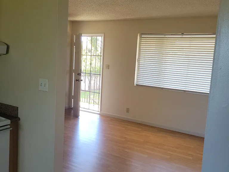 278 E K St #278 — Photo 13