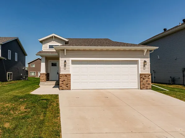 1240 Rachel Dr W, West Fargo, ND 58078