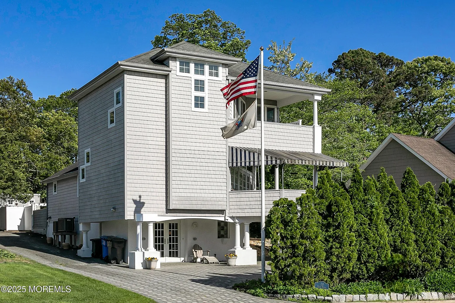 20 River Avenue photo 1