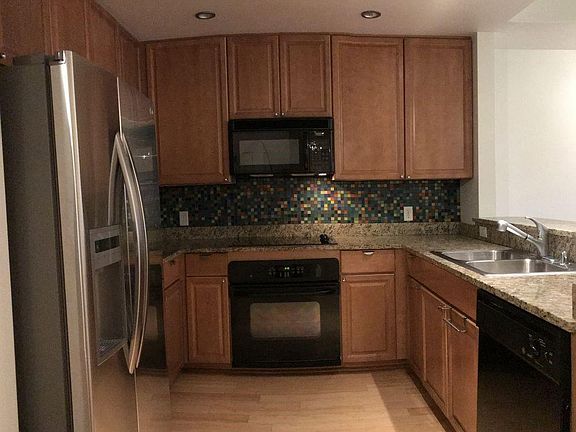 4th image of 925 N Lincoln St #4I-S
