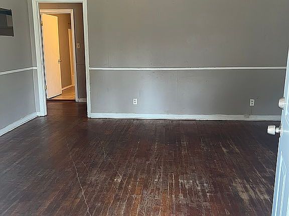 5th image of 403 College St